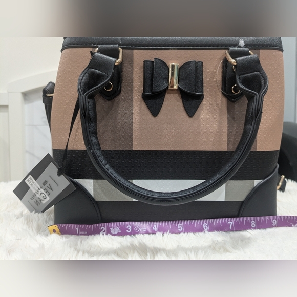 Women's Black and Tan Handbag - Picture 4 of 4